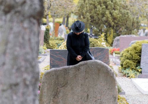 You are currently viewing What Do You Need to Do When a Spouse Dies?
